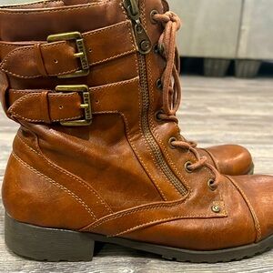Women’s 8.5 Guess Ankle Boots